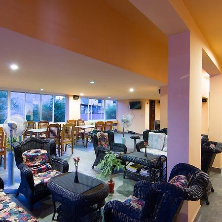 G Eleven Hotel Phnom Penh Exterior foto