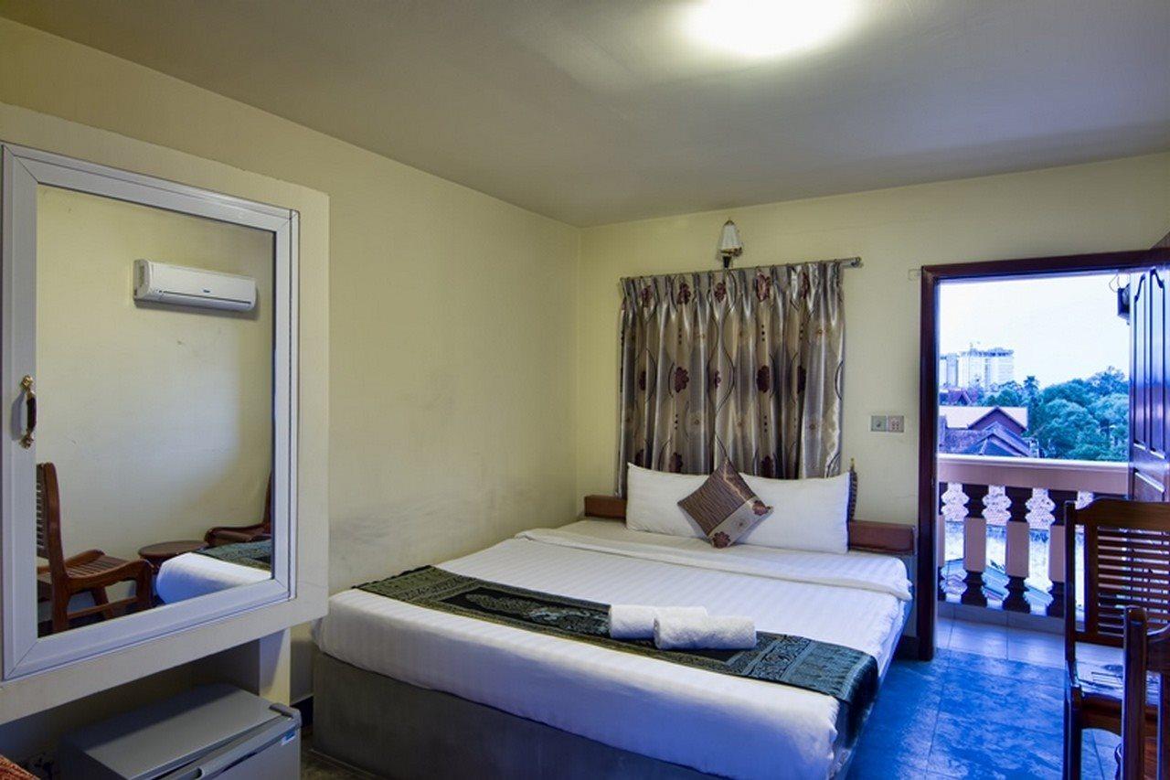 G Eleven Hotel Phnom Penh Exterior foto