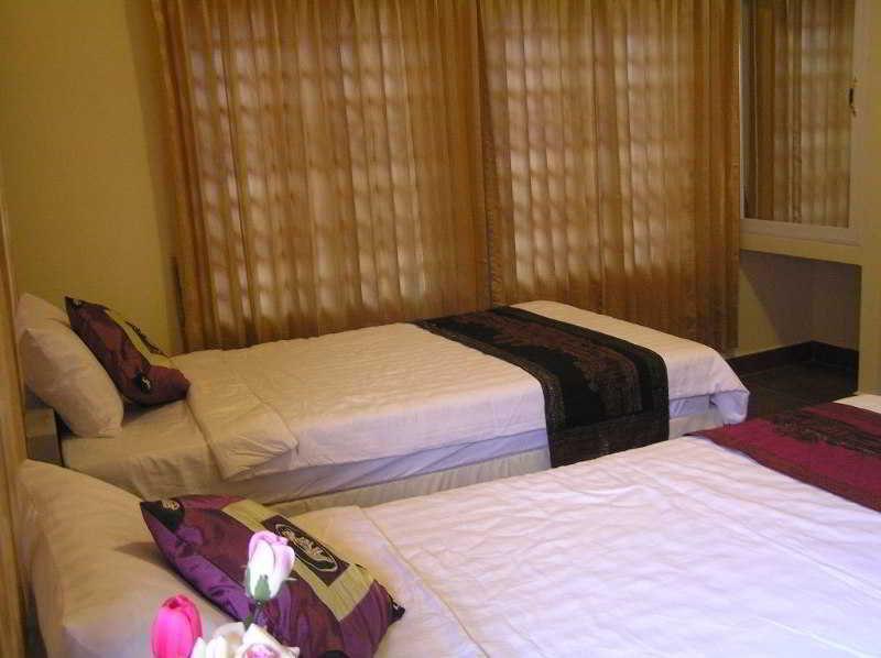 G Eleven Hotel Phnom Penh Exterior foto