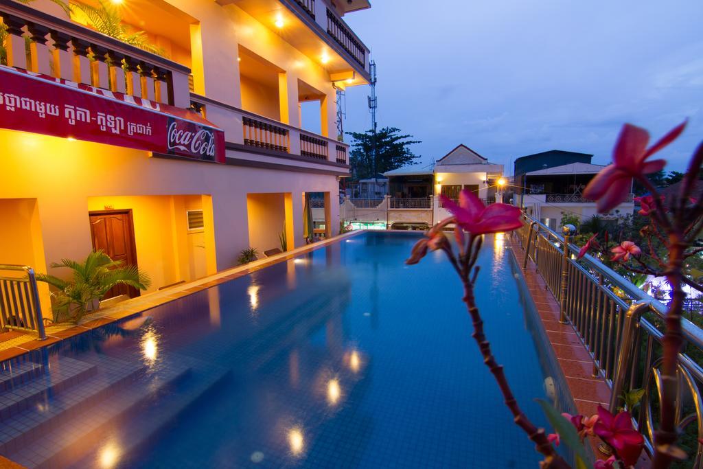 G Eleven Hotel Phnom Penh Exterior foto