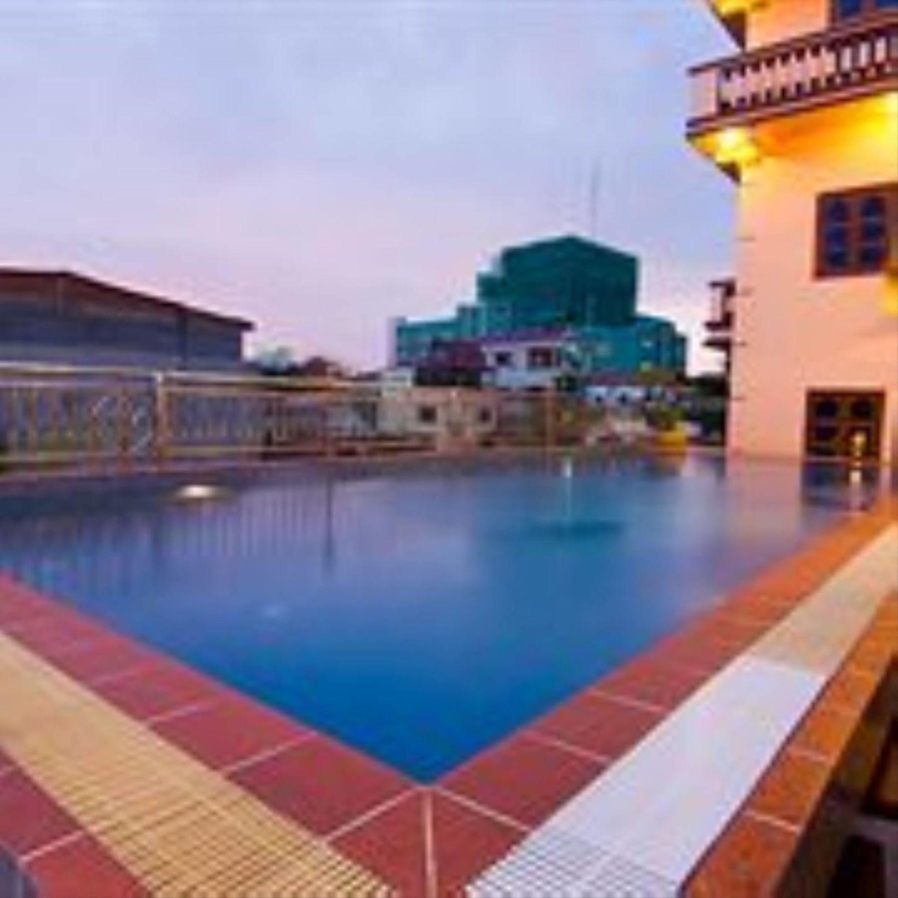 G Eleven Hotel Phnom Penh Exterior foto