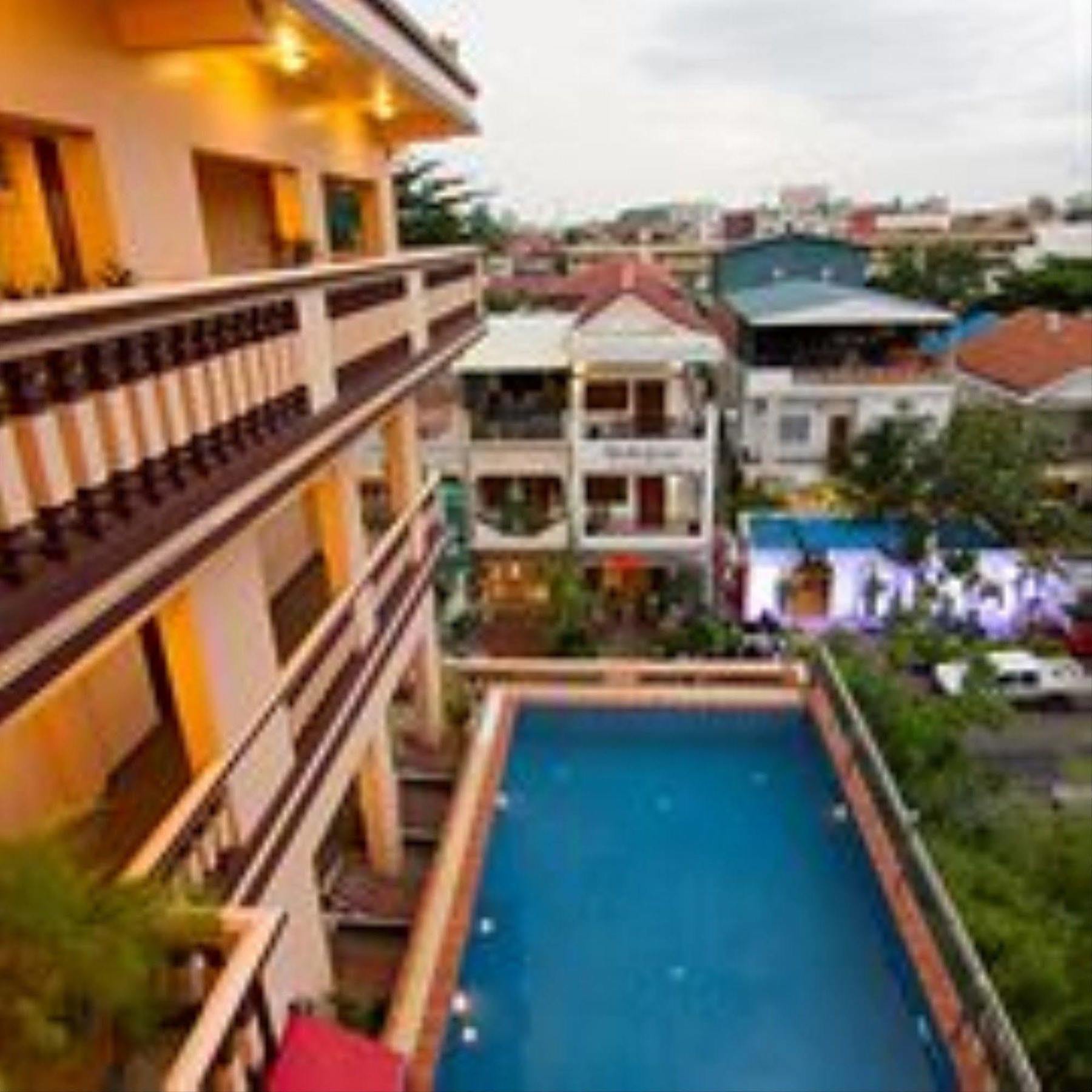 G Eleven Hotel Phnom Penh Exterior foto