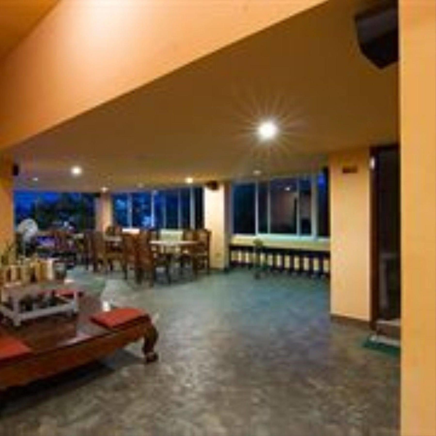 G Eleven Hotel Phnom Penh Exterior foto