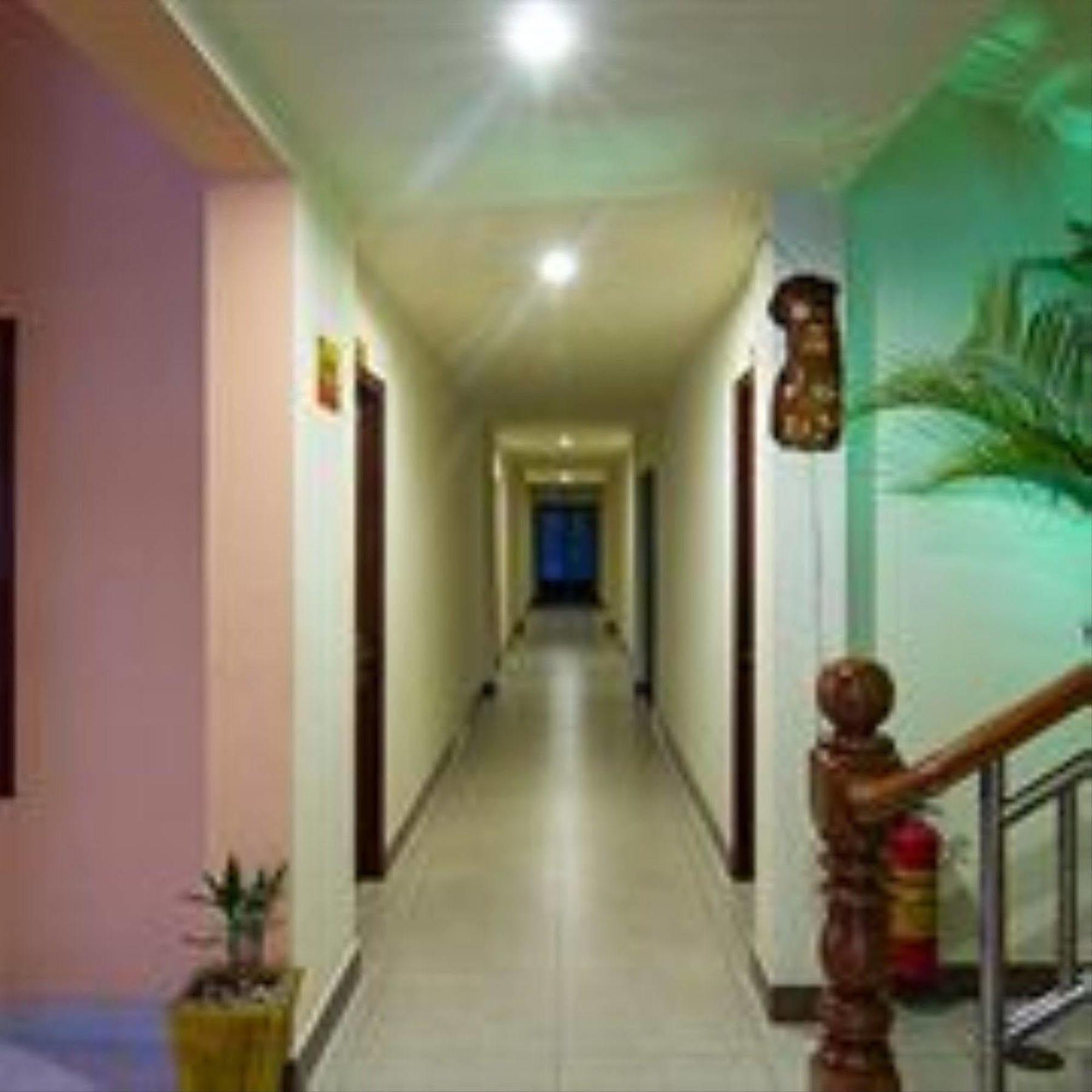 G Eleven Hotel Phnom Penh Exterior foto