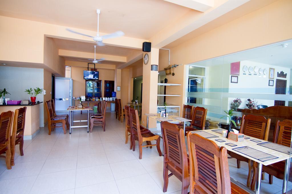 G Eleven Hotel Phnom Penh Exterior foto