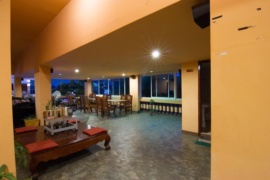 G Eleven Hotel Phnom Penh Exterior foto
