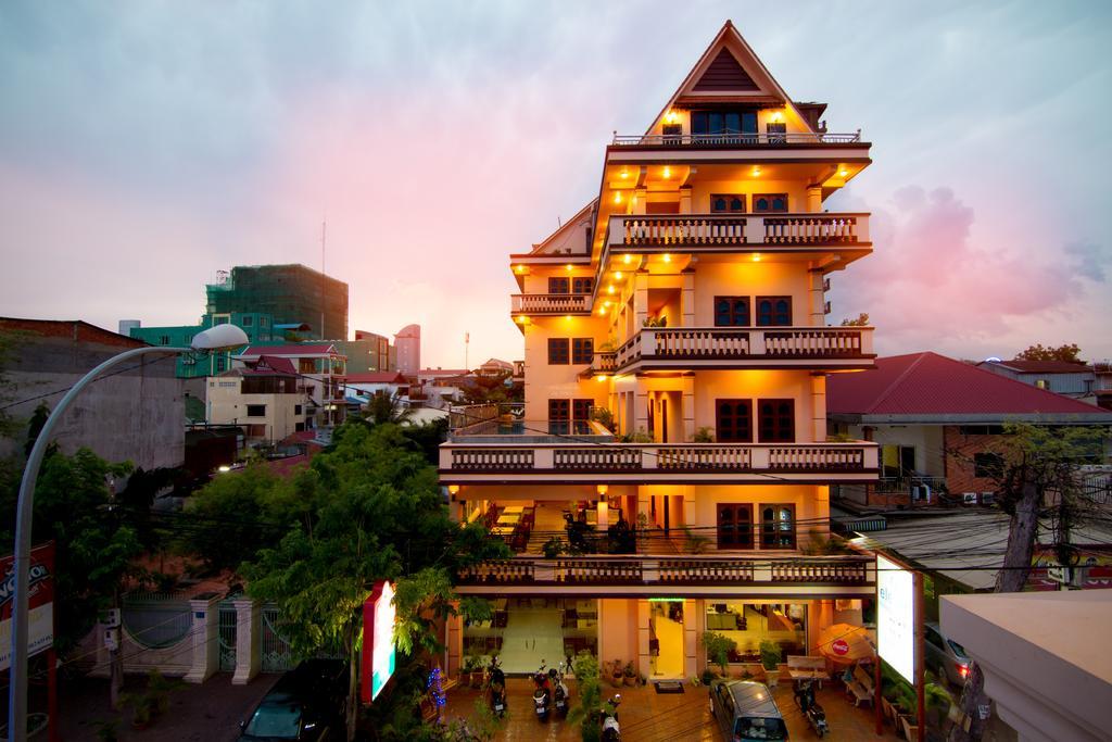G Eleven Hotel Phnom Penh Exterior foto
